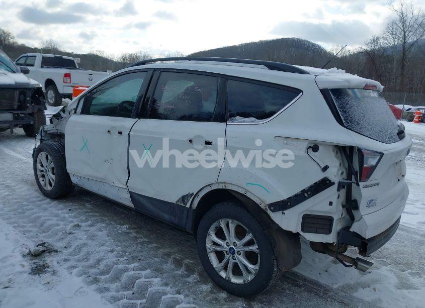 Photo 3 of 2018 Ford Escape SE (VIN 1FMCU9GD8JUA39519)