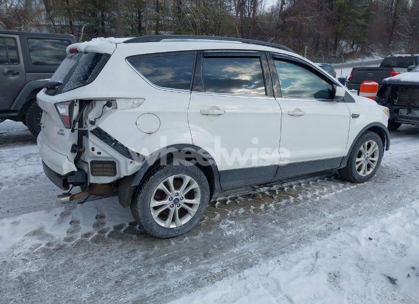 Photo 4 of 2018 Ford Escape SE (VIN 1FMCU9GD8JUA39519)