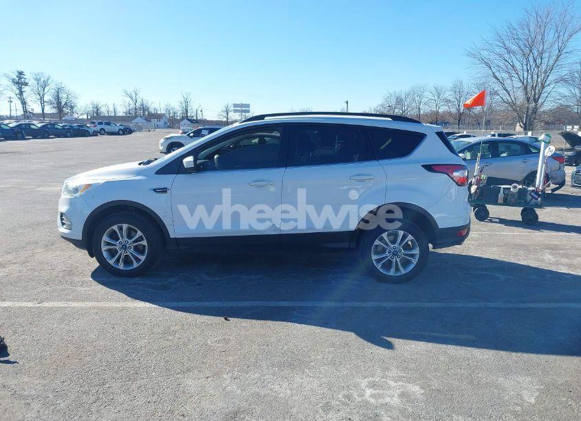 Photo 14 of 2018 Ford Escape SE (VIN 1FMCU9GD8JUB05356)