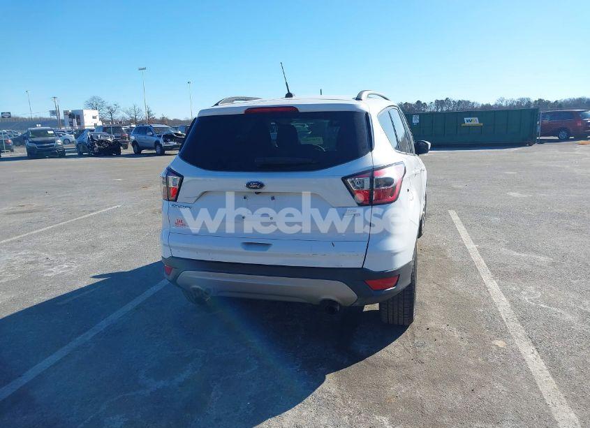 Photo 16 of 2018 Ford Escape SE (VIN 1FMCU9GD8JUB05356)