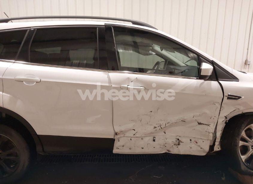 Photo 14 of 2018 Ford Escape SE (VIN 1FMCU9GD8JUB13473)