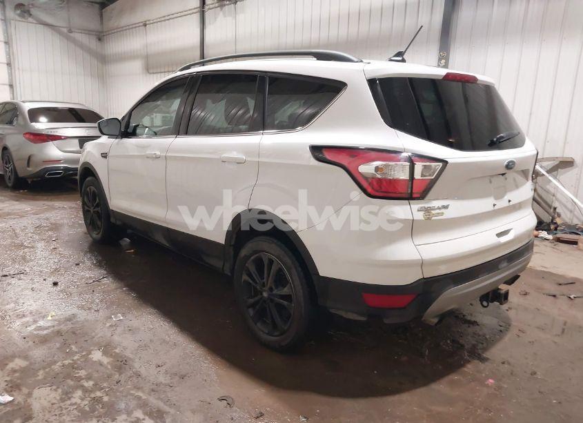 Photo 3 of 2018 Ford Escape SE (VIN 1FMCU9GD8JUB13473)