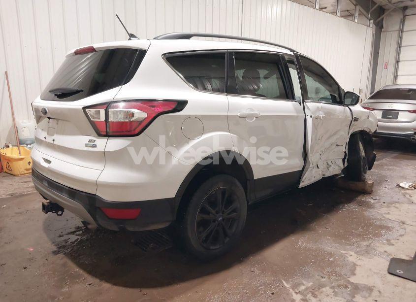 Photo 4 of 2018 Ford Escape SE (VIN 1FMCU9GD8JUB13473)