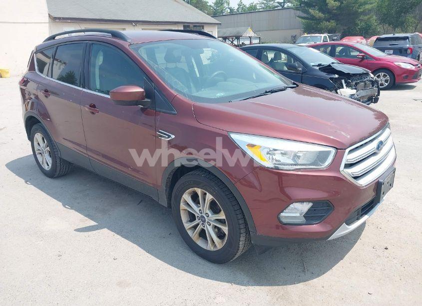 2018 Ford Escape SE (VIN 1FMCU9GD8JUB18379) main photo