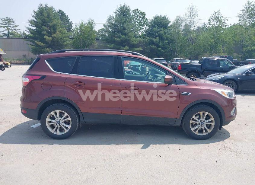 Photo 13 of 2018 Ford Escape SE (VIN 1FMCU9GD8JUB18379)