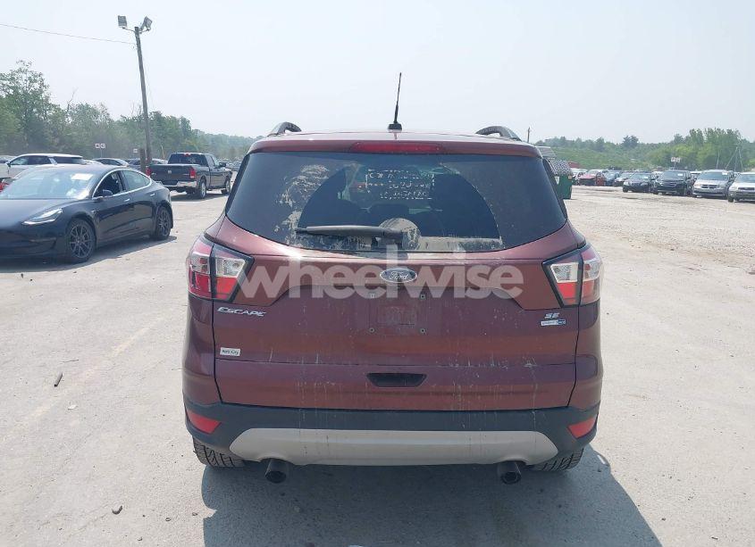 Photo 16 of 2018 Ford Escape SE (VIN 1FMCU9GD8JUB18379)