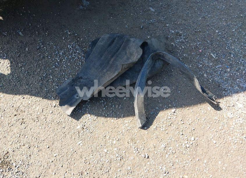 Photo 12 of 2018 Ford Escape SE (VIN 1FMCU9GD8JUB33366)