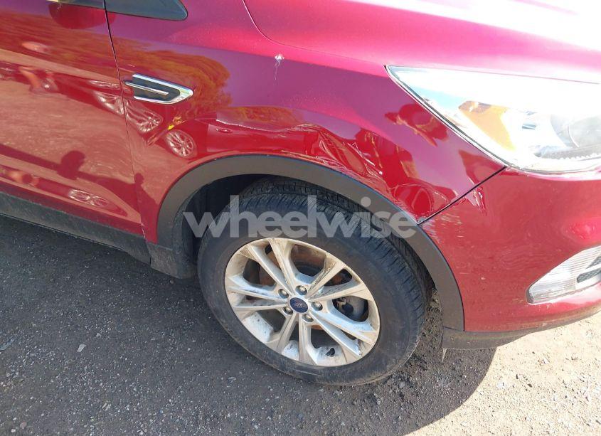 Photo 18 of 2018 Ford Escape SE (VIN 1FMCU9GD8JUB33366)