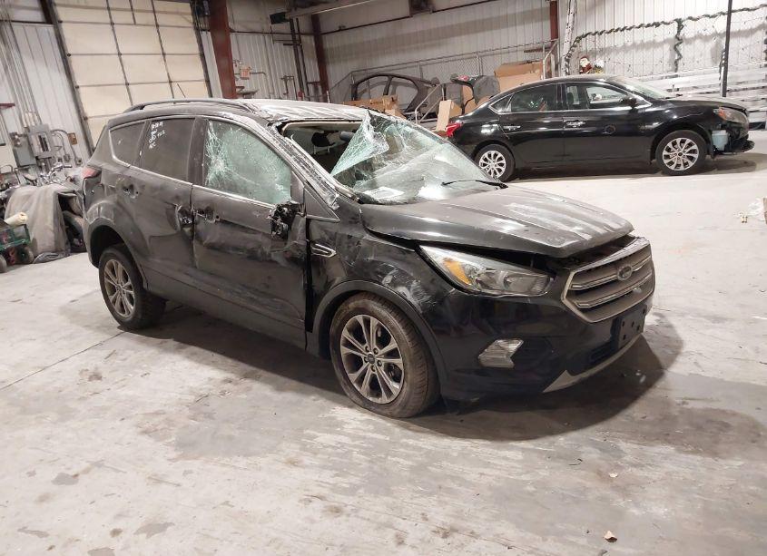 2018 Ford Escape SE (VIN 1FMCU9GD8JUB33562) main photo