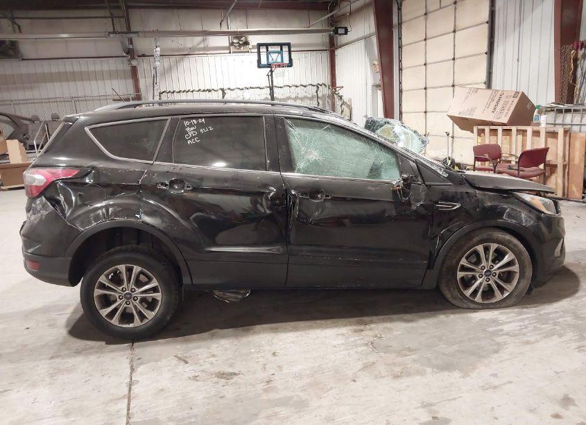 Photo 13 of 2018 Ford Escape SE (VIN 1FMCU9GD8JUB33562)