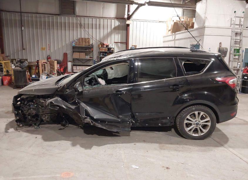 Photo 14 of 2018 Ford Escape SE (VIN 1FMCU9GD8JUB33562)