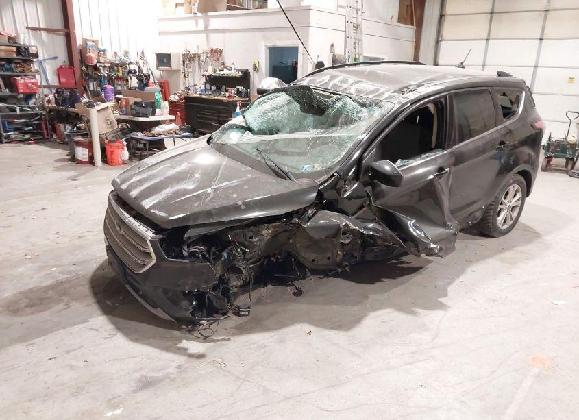 Photo 2 of 2018 Ford Escape SE (VIN 1FMCU9GD8JUB33562)