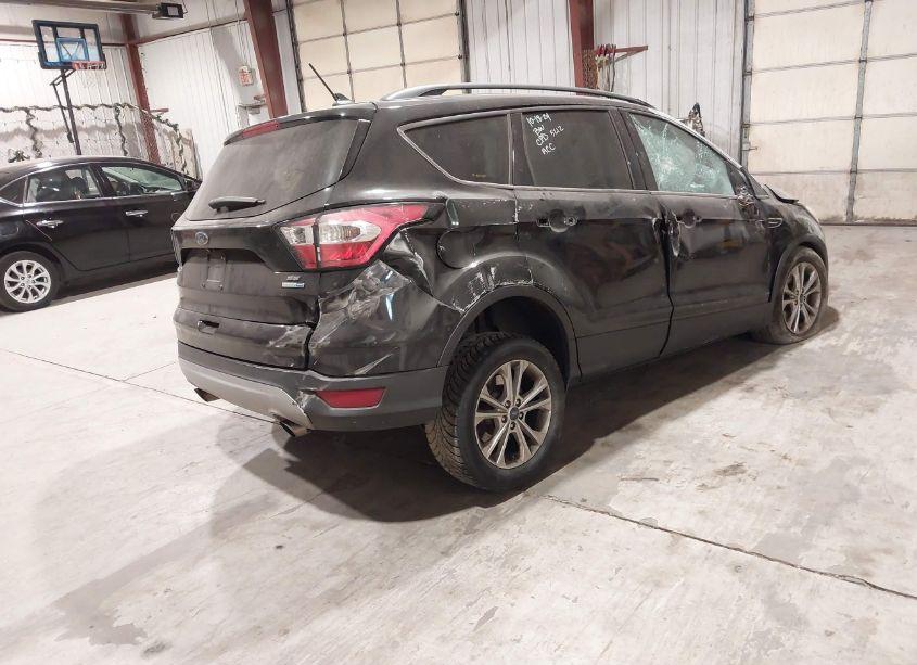 Photo 4 of 2018 Ford Escape SE (VIN 1FMCU9GD8JUB33562)