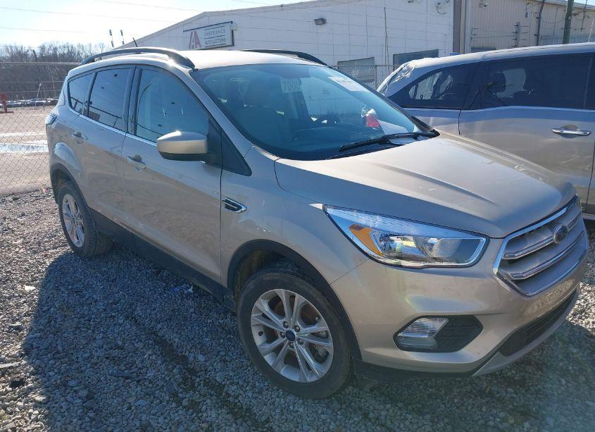 2018 Ford Escape SE (VIN 1FMCU9GD8JUB35084) main photo
