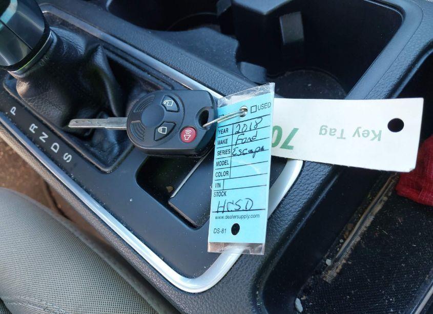 Photo 11 of 2018 Ford Escape SE (VIN 1FMCU9GD8JUB35084)