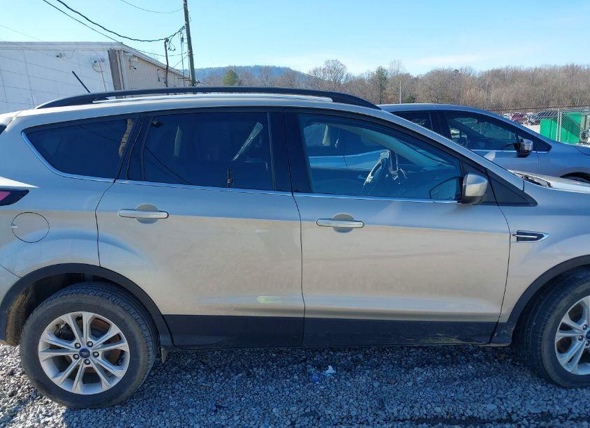 Photo 13 of 2018 Ford Escape SE (VIN 1FMCU9GD8JUB35084)