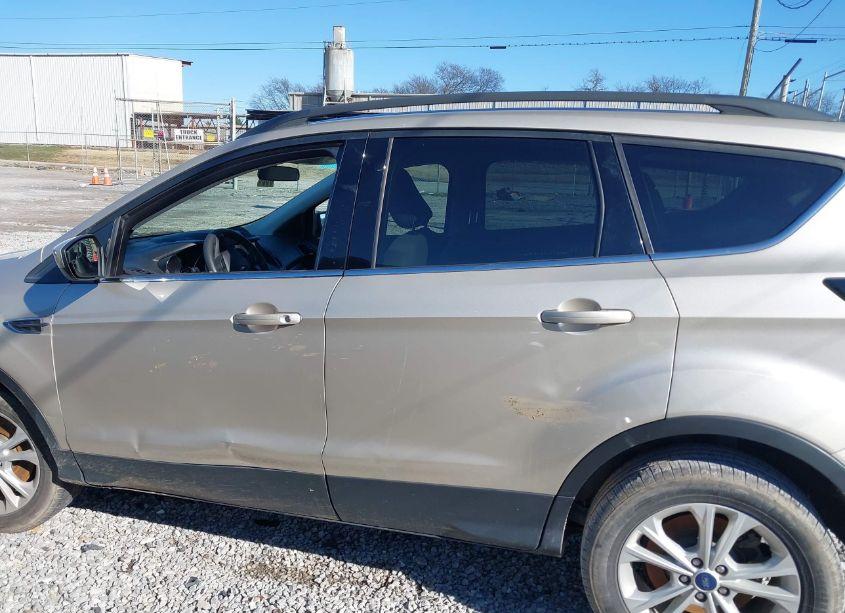 Photo 14 of 2018 Ford Escape SE (VIN 1FMCU9GD8JUB35084)