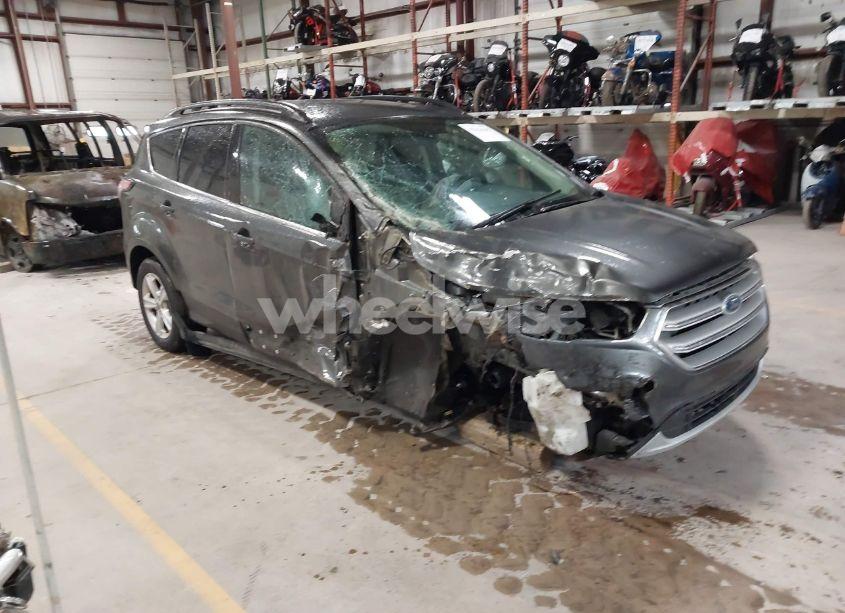 2018 Ford Escape SE (VIN 1FMCU9GD8JUB51270) main photo