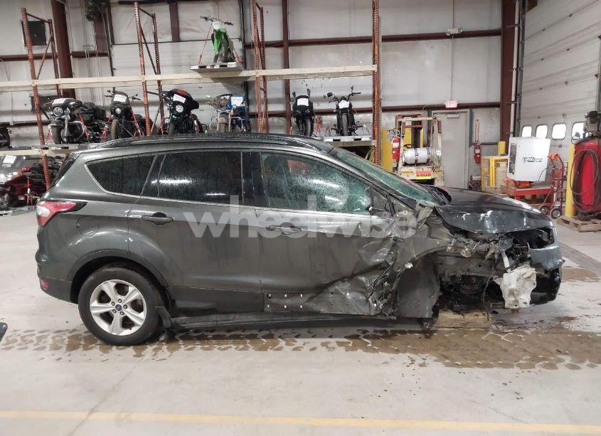 Photo 13 of 2018 Ford Escape SE (VIN 1FMCU9GD8JUB51270)
