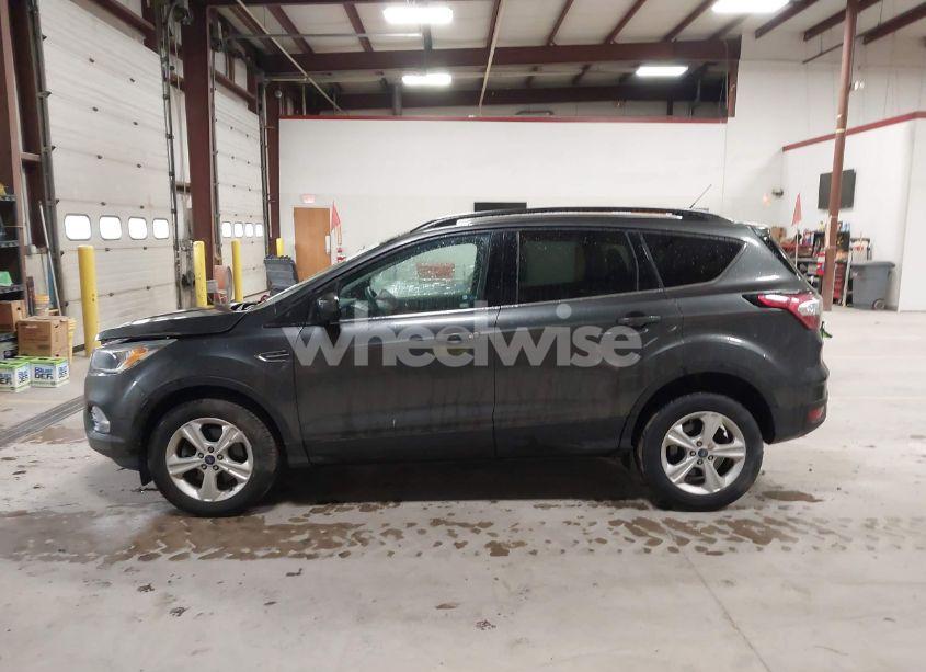 Photo 14 of 2018 Ford Escape SE (VIN 1FMCU9GD8JUB51270)