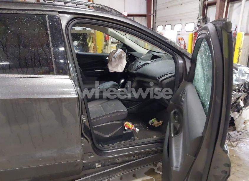 Photo 5 of 2018 Ford Escape SE (VIN 1FMCU9GD8JUB51270)