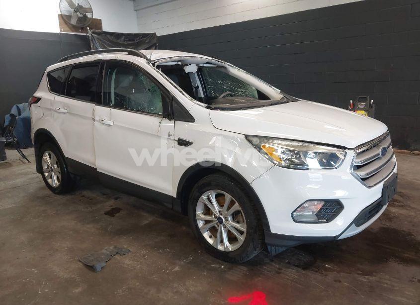 2018 Ford Escape SE (VIN 1FMCU9GD8JUB65931) main photo
