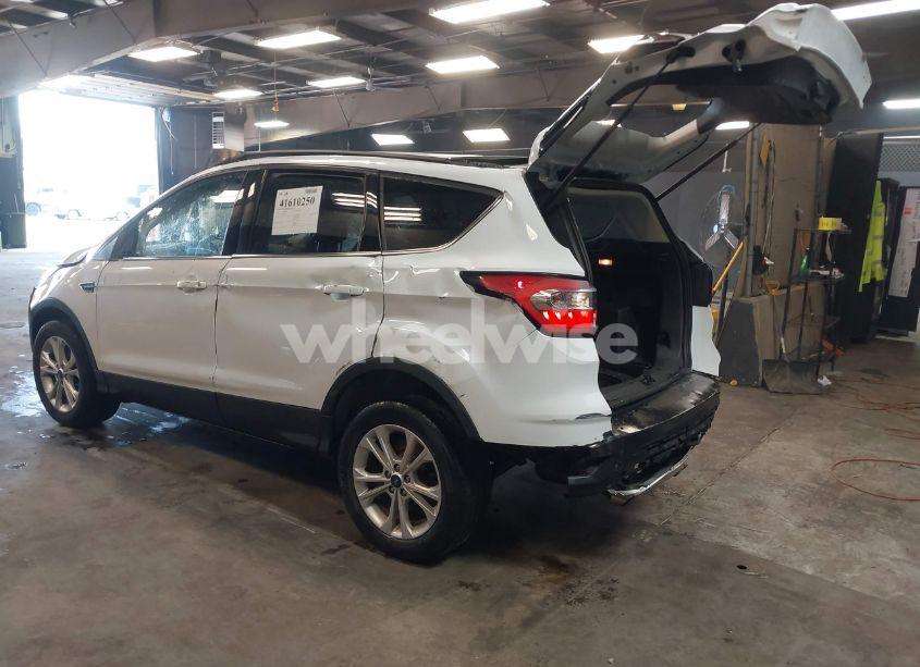 Photo 3 of 2018 Ford Escape SE (VIN 1FMCU9GD8JUB65931)