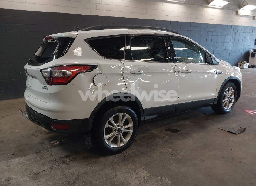 Photo 4 of 2018 Ford Escape SE (VIN 1FMCU9GD8JUB65931)