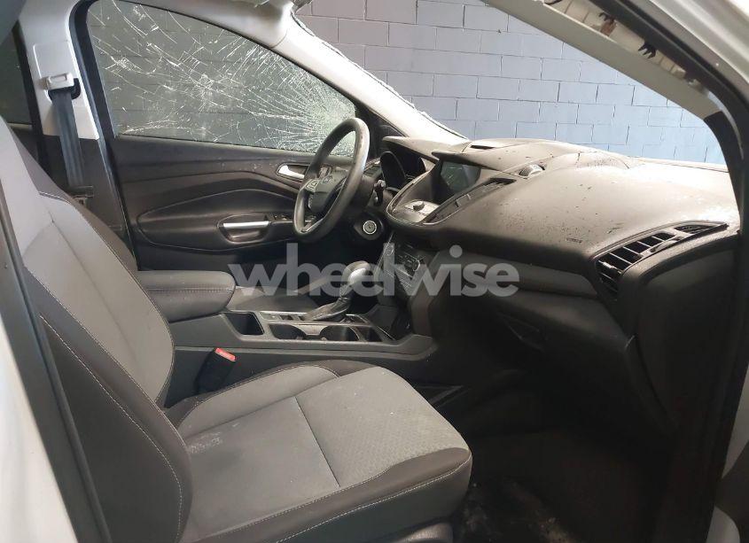 Photo 5 of 2018 Ford Escape SE (VIN 1FMCU9GD8JUB65931)