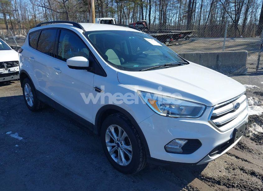 2018 Ford Escape SE (VIN 1FMCU9GD8JUB68294) main photo