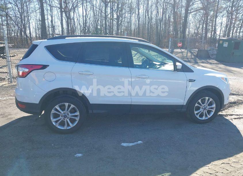 Photo 13 of 2018 Ford Escape SE (VIN 1FMCU9GD8JUB68294)