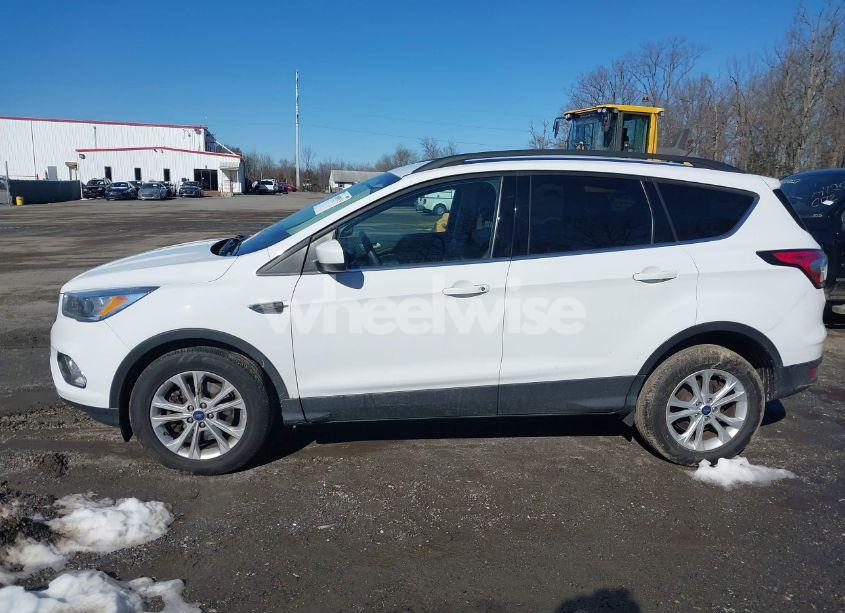 Photo 14 of 2018 Ford Escape SE (VIN 1FMCU9GD8JUB68294)