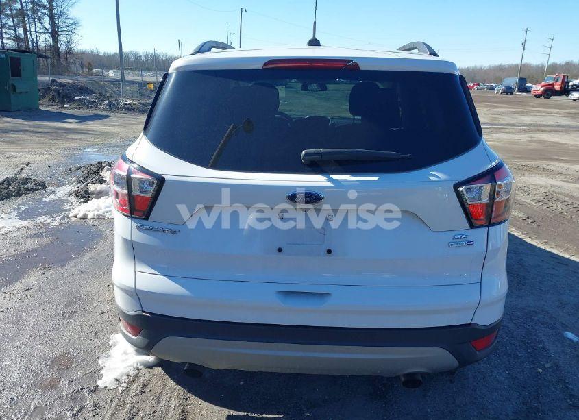 Photo 16 of 2018 Ford Escape SE (VIN 1FMCU9GD8JUB68294)