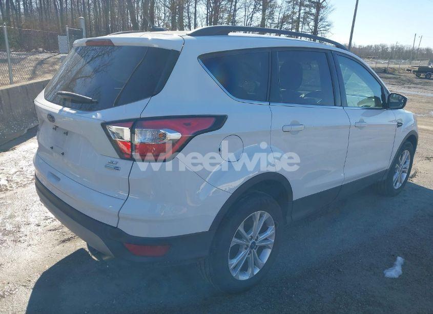 Photo 4 of 2018 Ford Escape SE (VIN 1FMCU9GD8JUB68294)