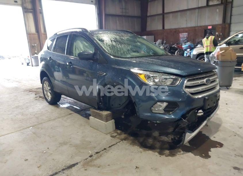 2018 Ford Escape SE (VIN 1FMCU9GD8JUC25710) main photo