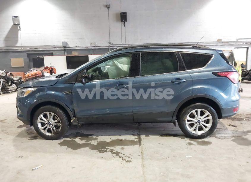 Photo 15 of 2018 Ford Escape SE (VIN 1FMCU9GD8JUC25710)