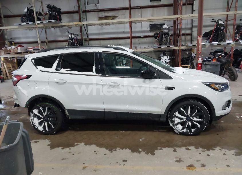 Photo 13 of 2018 Ford Escape SE (VIN 1FMCU9GD8JUC47691)