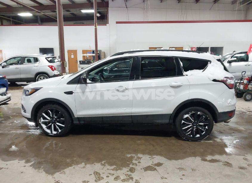 Photo 14 of 2018 Ford Escape SE (VIN 1FMCU9GD8JUC47691)
