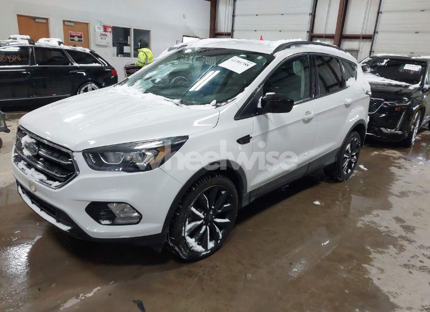 Photo 2 of 2018 Ford Escape SE (VIN 1FMCU9GD8JUC47691)