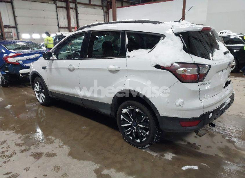 Photo 3 of 2018 Ford Escape SE (VIN 1FMCU9GD8JUC47691)