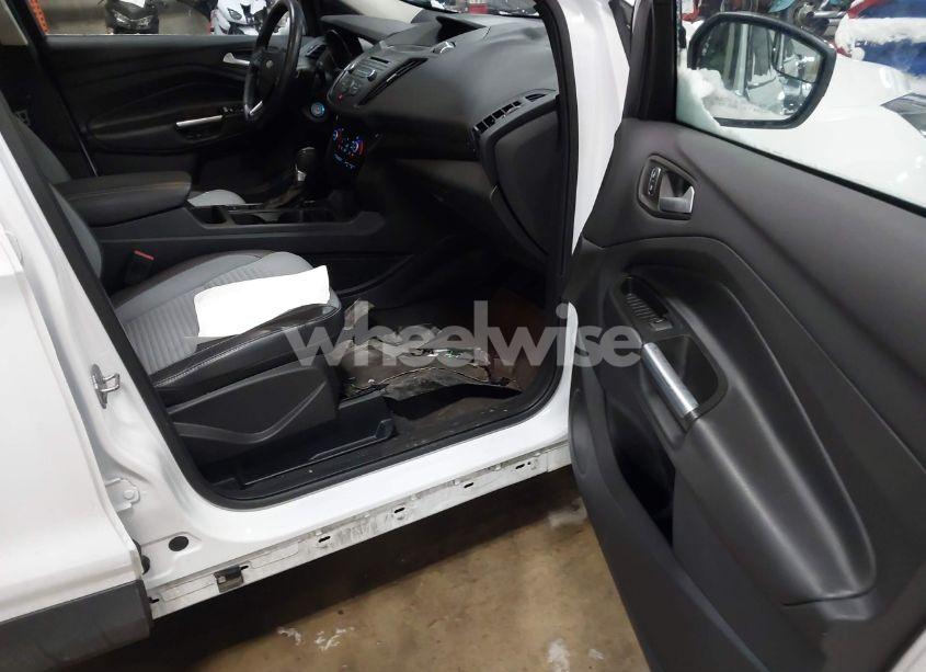 Photo 5 of 2018 Ford Escape SE (VIN 1FMCU9GD8JUC47691)