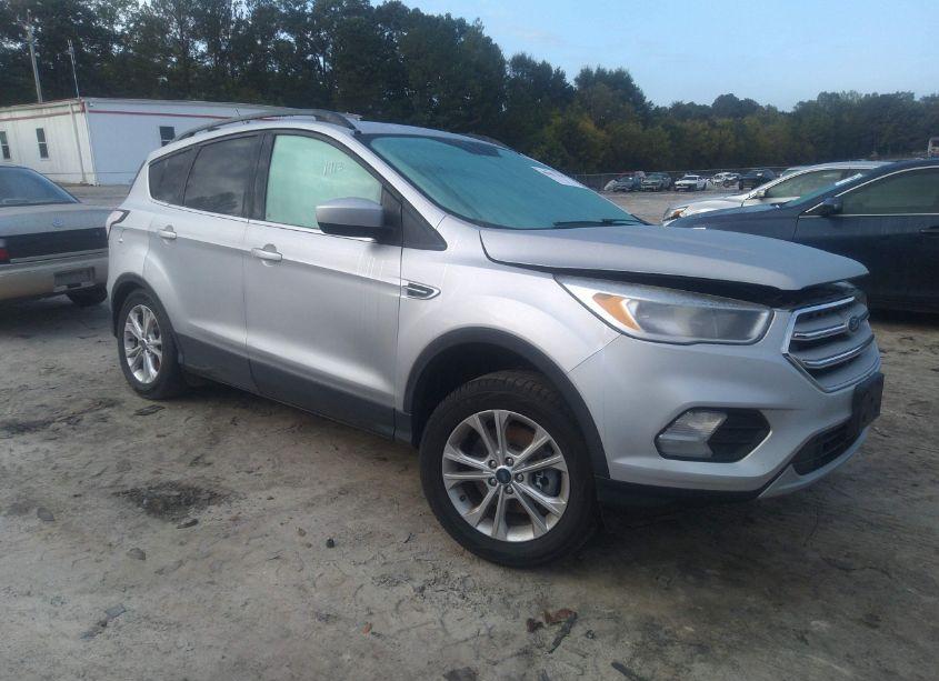 2018 Ford Escape SE (VIN 1FMCU9GD8JUD01913) main photo
