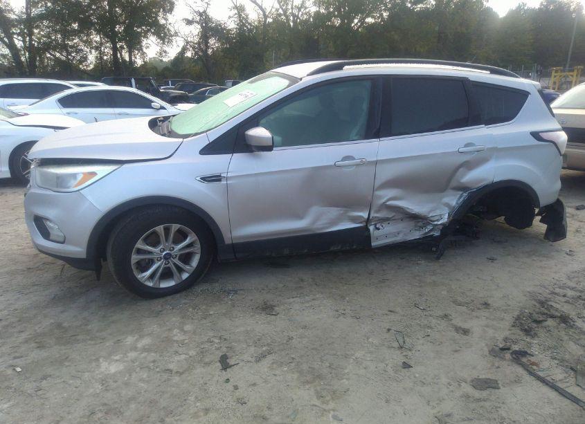 Photo 13 of 2018 Ford Escape SE (VIN 1FMCU9GD8JUD01913)
