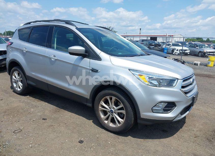 2018 Ford Escape SE (VIN 1FMCU9GD8JUD46236) main photo