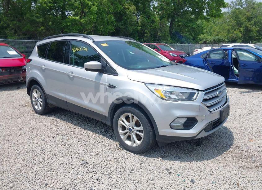 2018 Ford Escape SE (VIN 1FMCU9GD8JUD48925) main photo