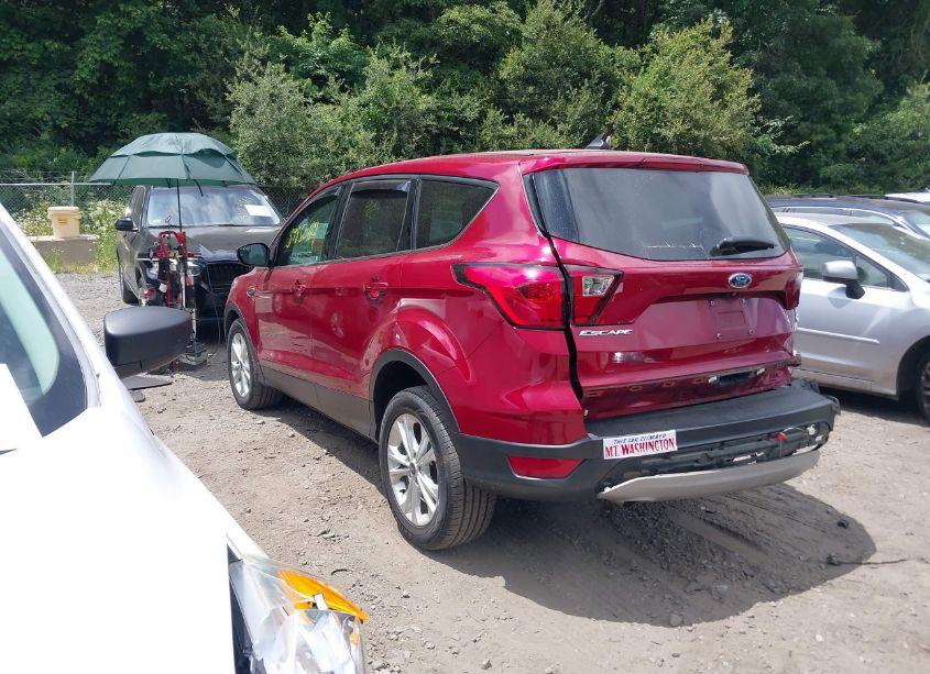 Photo 3 of 2019 Ford Escape SE (VIN 1FMCU9GD8KUA00527)