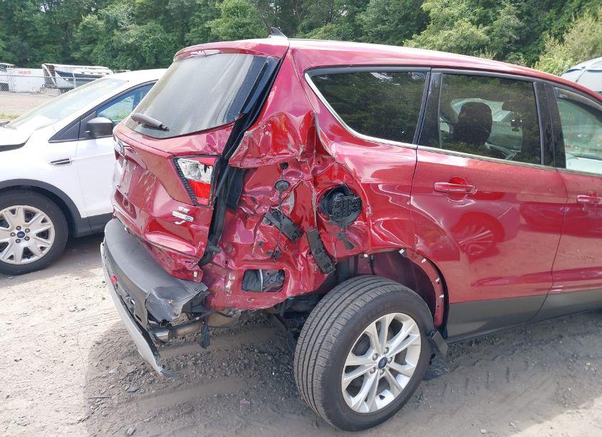 Photo 6 of 2019 Ford Escape SE (VIN 1FMCU9GD8KUA00527)