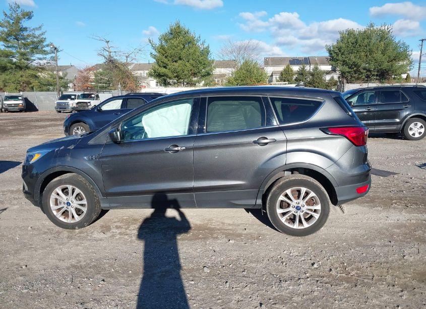 Photo 14 of 2019 Ford Escape SE (VIN 1FMCU9GD8KUA10250)