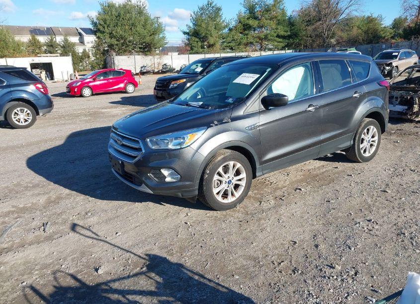 Photo 2 of 2019 Ford Escape SE (VIN 1FMCU9GD8KUA10250)