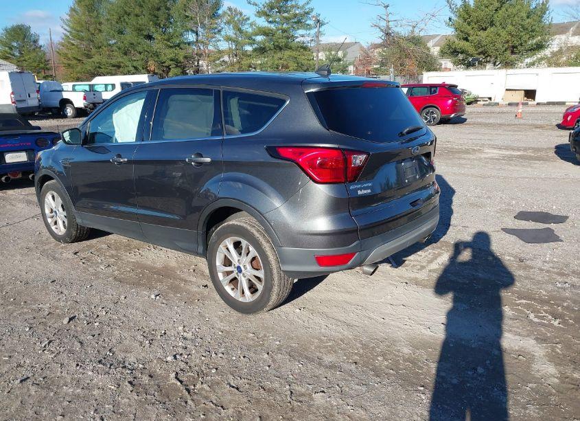 Photo 3 of 2019 Ford Escape SE (VIN 1FMCU9GD8KUA10250)